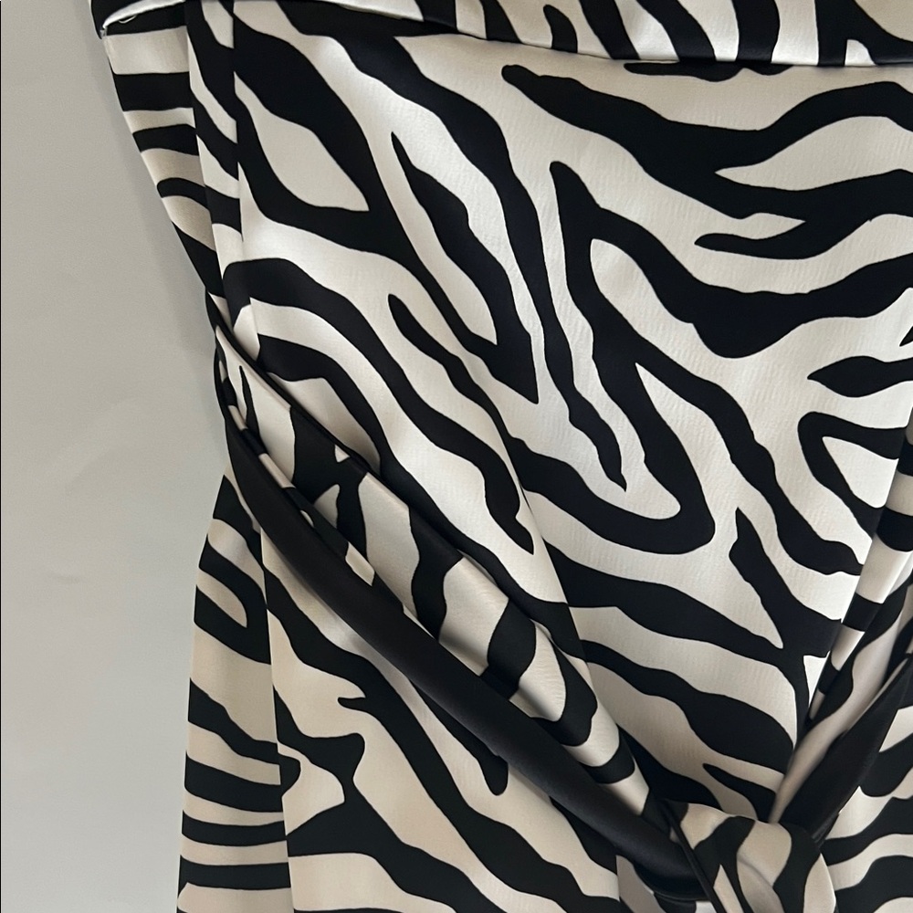 White House Black Market Black and White Asymmetrical Dress - Picture 4 of 12